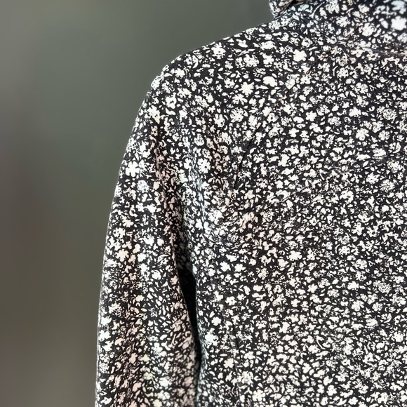 Lululemon Athletica - Picture 10 of 14